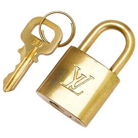 Lot de clés de cadenas Louis Vuitton Doré Métallisé