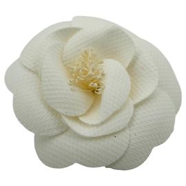 Broche de tecido Chanel Camelia Branco