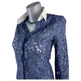Sandro Paris Top de encaje floral azul marino con cuello blanco contrastado Azul