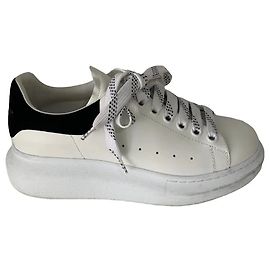 Alexander McQueen Baskets Oversized Cuir Blanc et Daim Noir Noir Blanc