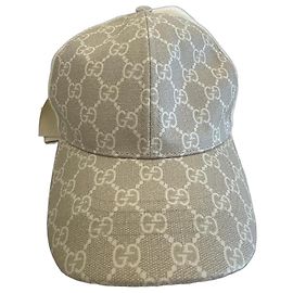 Boné Gucci GG Monogram Bege