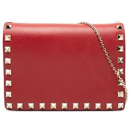 Pochette Valentino en cuero rojo con cadena Rockstud Roja