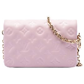 Louis Vuitton Pochette Coussin aus rosa Monogramm-Präge-Lammleder Pink