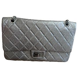Chanel 2.55 Sac à Rabat Cuir Métallisé Gris Gris