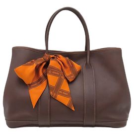 Hermès Garden Party 30 em couro Swift marrom e seda Bolduc Twilly Marrom
