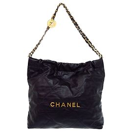 Chanel 22 Handtasche aus schwarzem glänzendem gestepptem Kalbsleder Small Schwarz