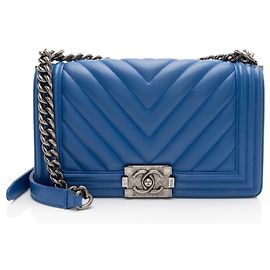 Bolsa Boy Chanel Chevron em pele de cordeiro Old Medium Azul