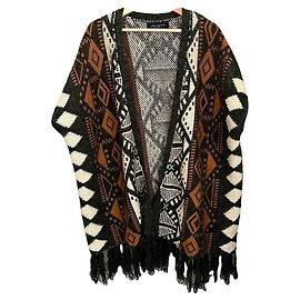 Autre Marque Strick-Poncho mit geometrischem Muster und Fransen Braun Schwarz Weiß Grau