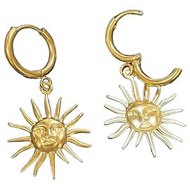 Autre Marque Brincos de Argola Dourados com Rosto de Sol Dourado