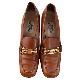 Céline Mocassins à talon en cuir marron avec boucle dorée Marron