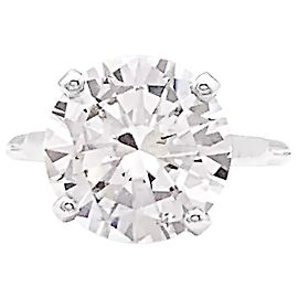 Autre Marque Platinum ring set with a 5.01 carat diamond. Other