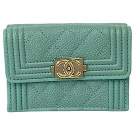 Cartera tríptico Chanel Boy en piel caviar Chanel Azul