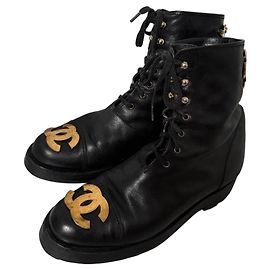 Botas Chanel de couro preto com logo CC dourado Preto