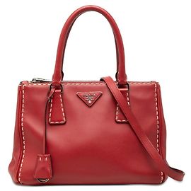 Bolsa de mão Prada em couro de bezerro vermelho com placa de logotipo Triangle Vermelho