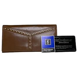 Yves Saint Laurent Portefeuille en cuir clouté vintage Saint Laurent Marron Or Marron