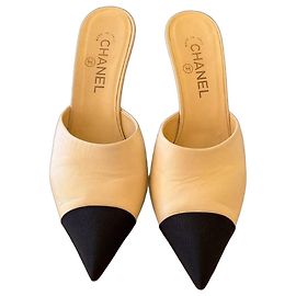 Mules Chanel 2016 Cream Serpent Pearl Sz.38.5 Usado Outro