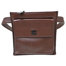 Chanel Vintage Riñonera con Bolsillo Frontal de Cuero Small Castaño