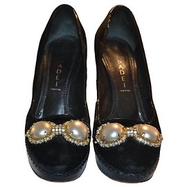 Casadei Décolleté nere in velluto con perle e cristalli Nero