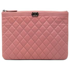 Chanel Rosa Boy O Case Clutch aus gestepptem Lammleder Medium Pink Golden