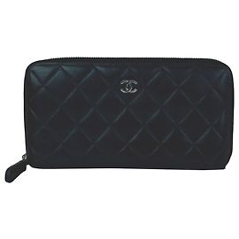 Chanel Classic Quilted Smooth Lambskin Zip Around Black Wallet Black