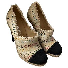 Chanel Espadrilles de Tacón Logo Print Negro Blanco Multicolor