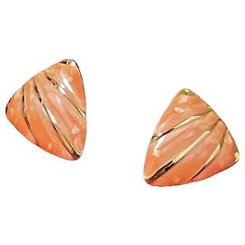 Autre Marque Brincos de triângulo em resina coral e dourado Dourado Coral