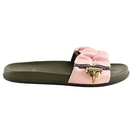 Sandales Fendi en cuir kaki Kaki