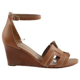 Hermès Brown flip flops Brown