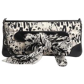 Chanel Bufanda bolso acolchada Mademoiselle choco bar blanco y negro 2003 Negro