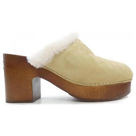 Sandali Chanel in shearling di pecora stropicciato Beige