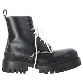 Botas de cano curto Strike com cadarço em couro preto Balenciaga Preto