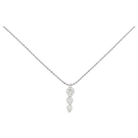 Autre Marque Au750 White Gold Three Stone Diamond Necklace Silvery