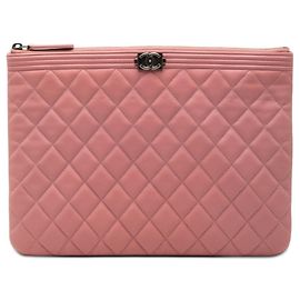 Clutch Chanel Boy em pele de cordeiro rosa Rosa