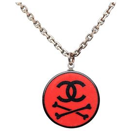 Collana con pendente Chanel Coco Mark Nero Rosso