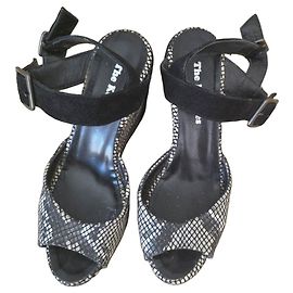 The Kooples Sandali con zeppa neri e argento con stampa serpente Nero Argento Bianco sporco