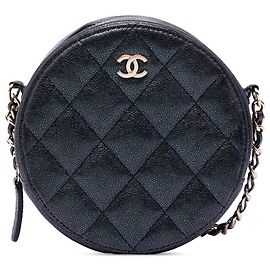 Clutch redonda Chanel Black CC em caviar iridescente acolchoada com corrente Preto