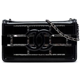 Chanel Boy Brick Horizontal Flap em verniz preto e adornado com cristais de acrílico Preto