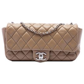 Chanel Marron Lambskin Matelassé Coco Rain Flap Taille Medium Marron