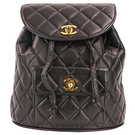 Chanel Vintage Matelassé Rucksack aus Lammfell Schwarz