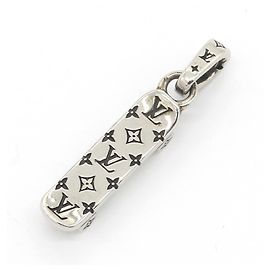 Colar com pingente de metal prateado Louis Vuitton Prata