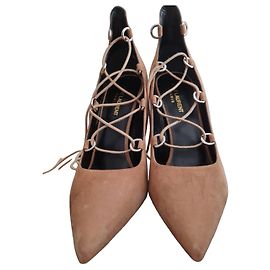 Escarpins en daim à lacets Saint Laurent Beige