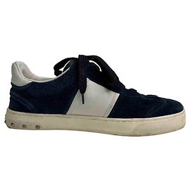 Baskets basses Flycrew de Valentino Garavani en daim bleu marine Bleu Bleu Marine