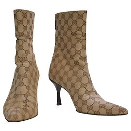 Gucci GG Canvas Monogram Stiefeletten mit Kitten Heels Braun Beige