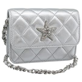CHANEL Bolsa de Ombro Matelasse com Corrente em Pele de Cordeiro Silver CC Auth 184788SAM Prata
