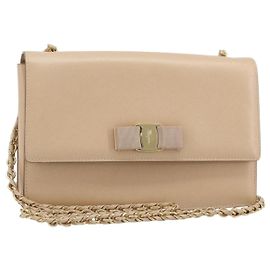 Bolsa de ombro com corrente Salvatore Ferragamo em couro bege dourado Auth ki6669V Bege Dourado