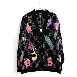 Chanel Kaschmir-Cardigan Logo Charm 22P Schwarz Mehrfarben