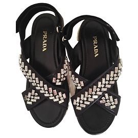 Prada Cloudbust Leder Sandalen mit Strass Schwarz