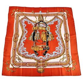Carré Hermès Bride de Cour Lenço Seda Françoise de La Perrière Branco Vermelho Azul Dourado Creme Coral Azul claro