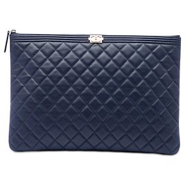 Chanel Blue Large Quilted Lambskin Boy O Case Clutch Blau Marineblau