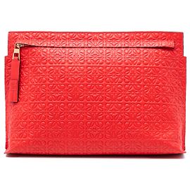 LOEWE Red Embossed Anagram Leather Repeat T Clutch aus Leder Rot